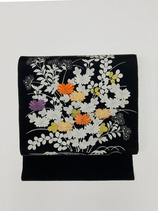 黒色の縮緬御所解帯のお太鼓の写真