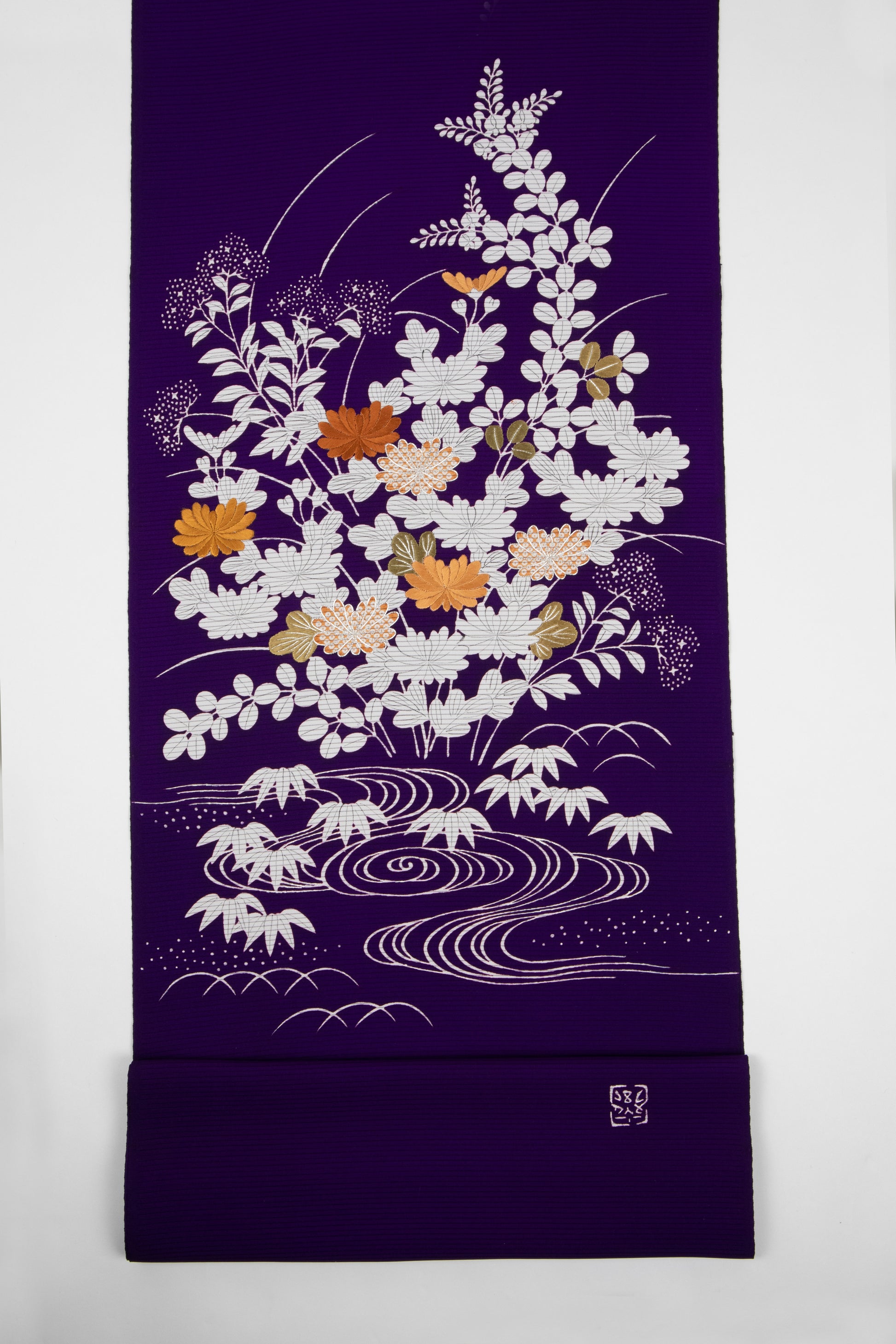 紫色の駒絽の夏御所解帯のお太鼓と落款の全体写真