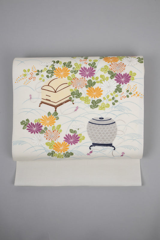 白色の夏紬の夏御所解帯のお太鼓の写真