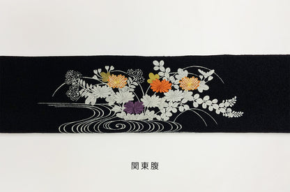 黒色の縮緬御所解帯の関東腹の写真
