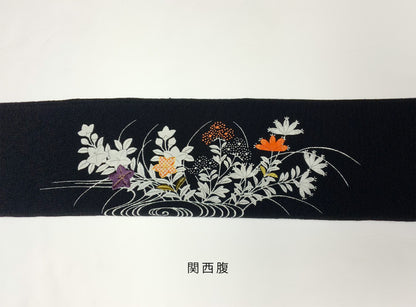 黒色の縮緬御所解帯の関西腹の写真