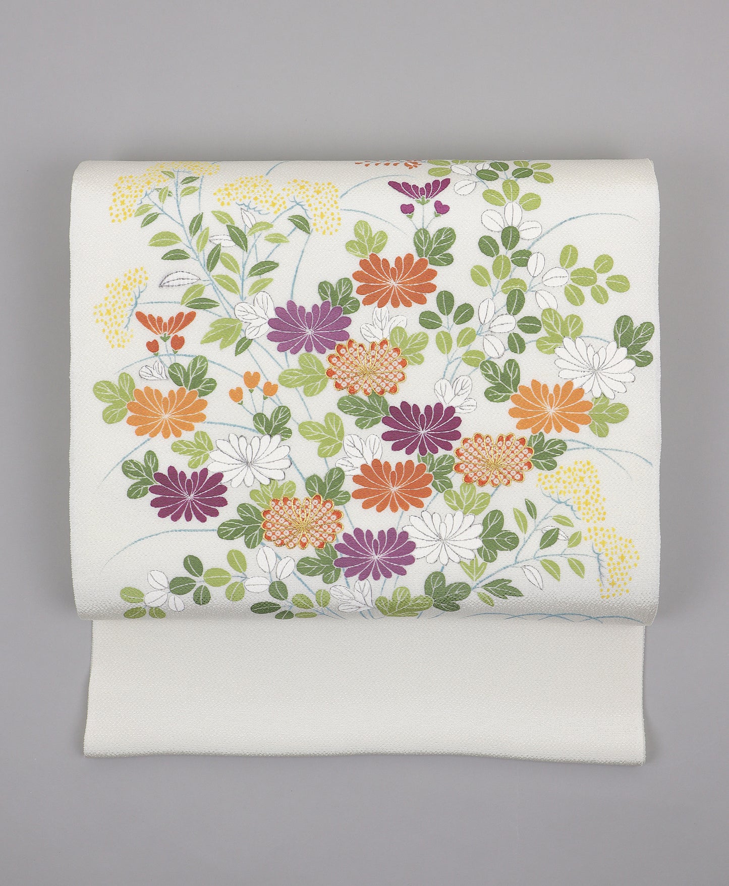 白色の縮緬御所解帯のお太鼓の写真