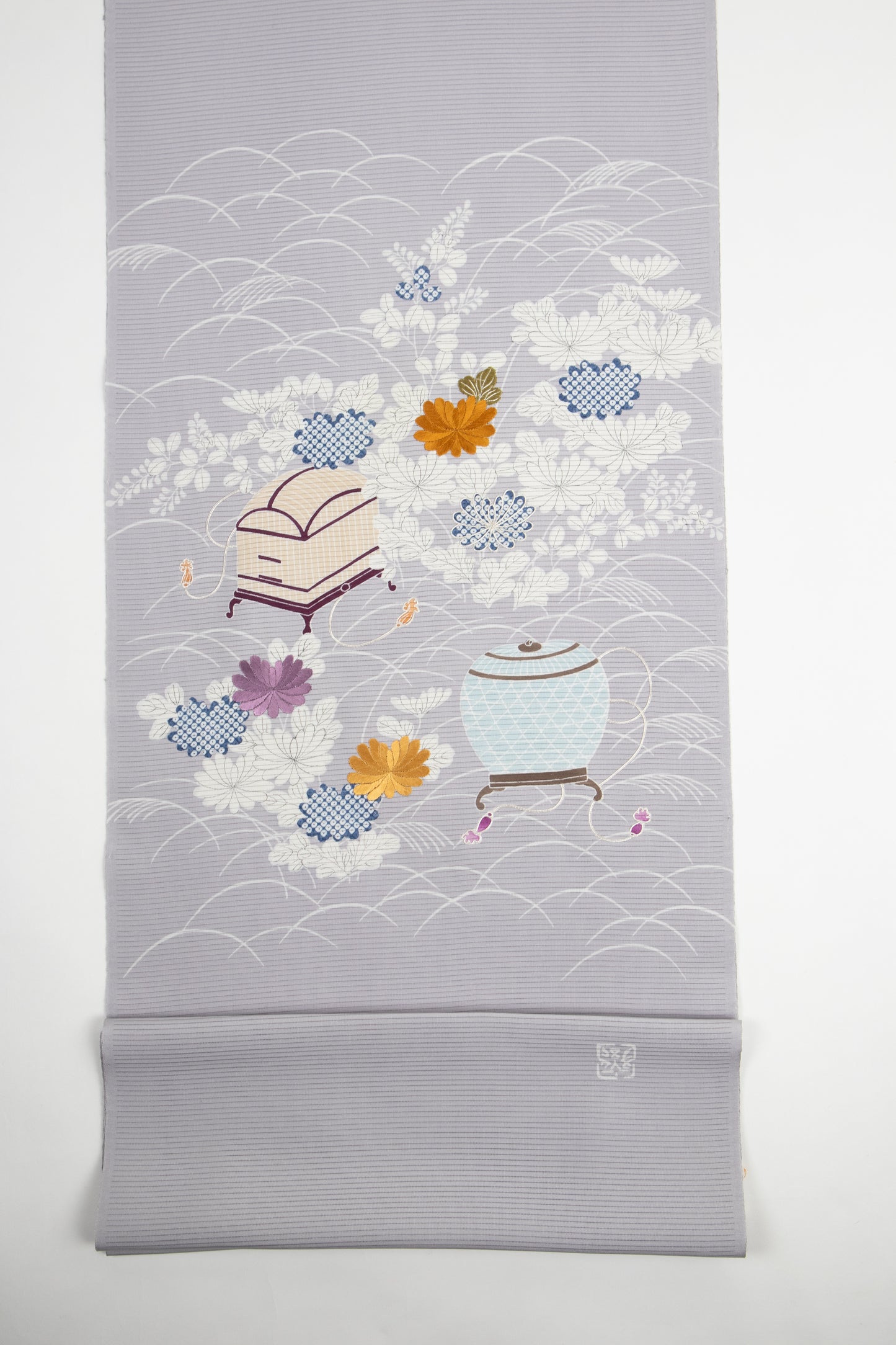 ぎをん齋藤の鼡色の駒絽夏御所解帯のお太鼓と落款の全体写真