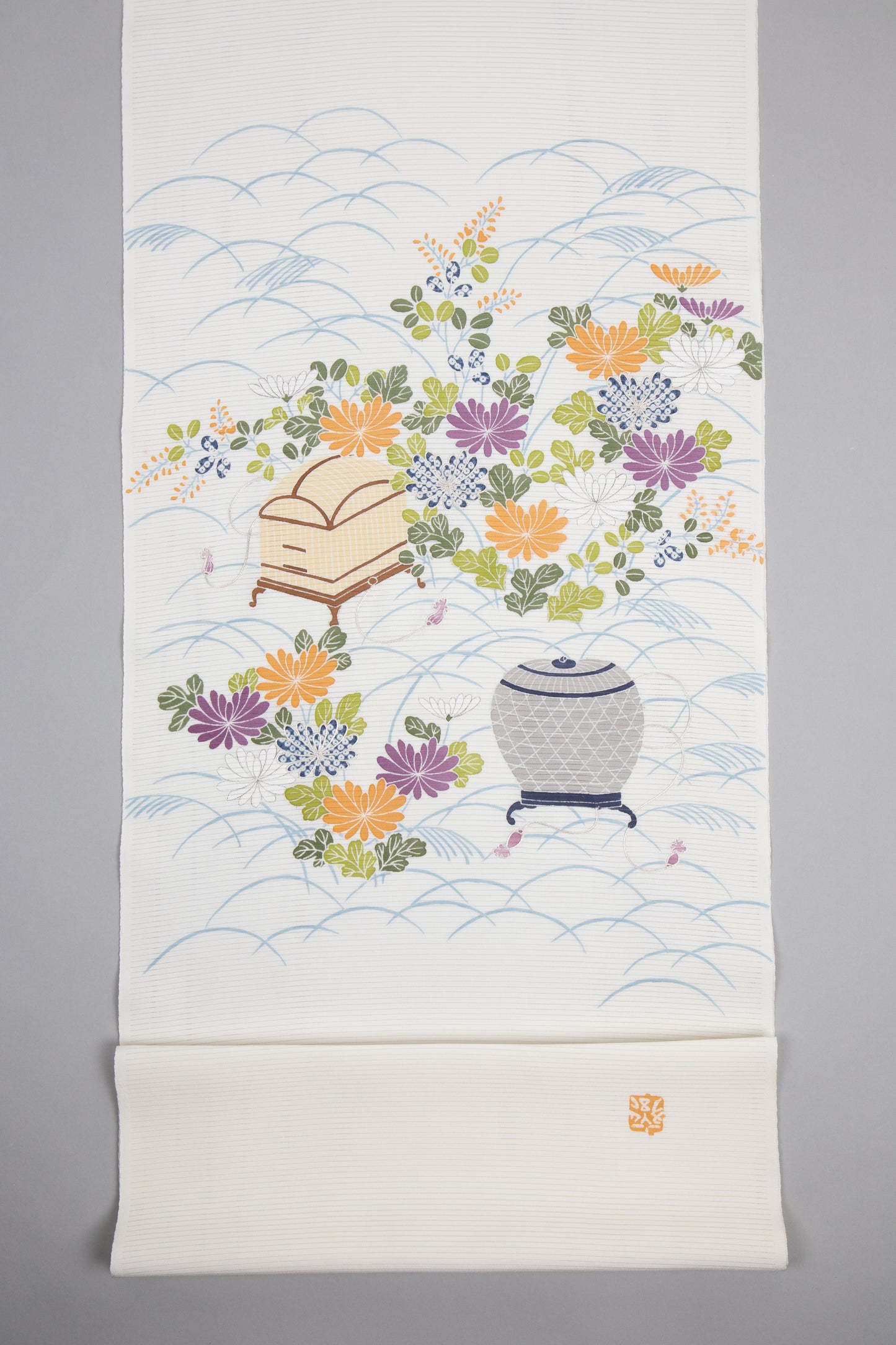 ぎをん齋藤の白色の駒絽夏御所解帯のお太鼓と落款の全体写真