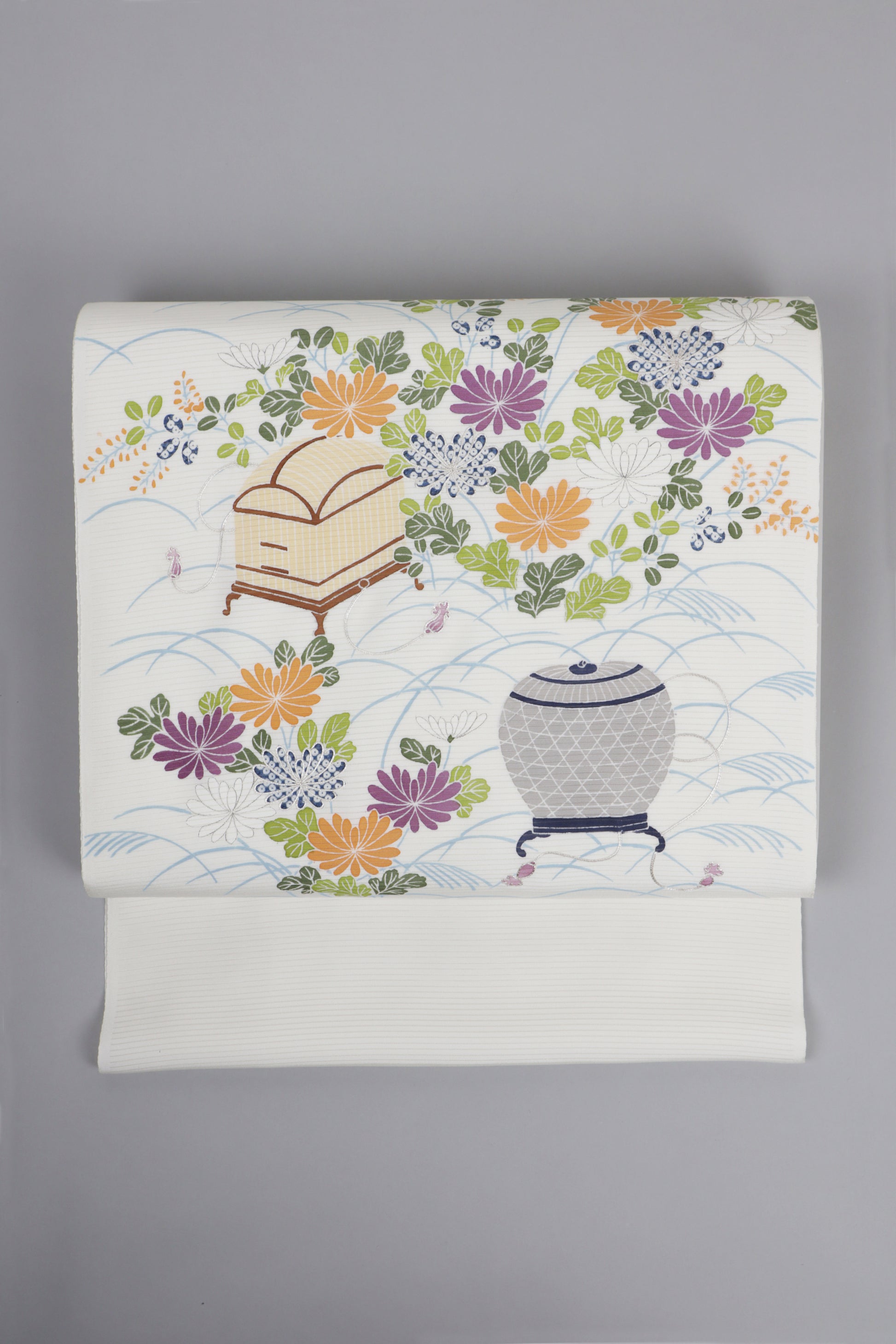 ぎをん齋藤の白色の駒絽夏御所解帯のお太鼓の写真